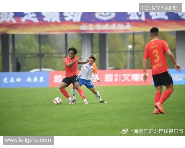 足球明星李鑫的个人简介与精彩瞬间照片展示